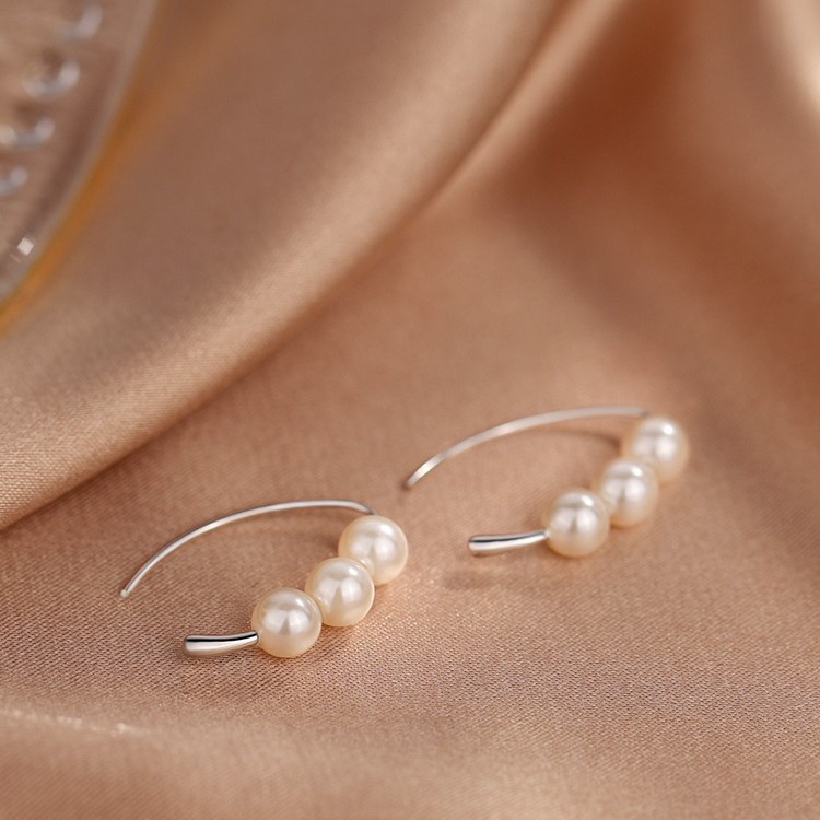 Exquisite and small pearl ear hooks, a niche design for women, simple and unique style earrings, high-end and fashionable plain ring earrings details Picture