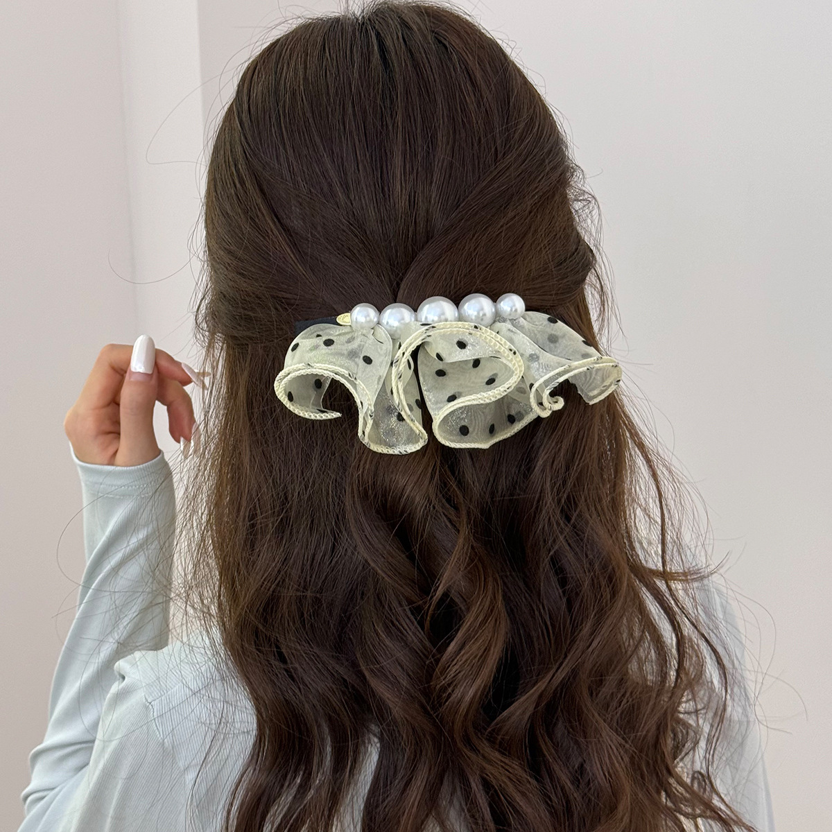 Elegant lace headpiece, stylish hair clip, high-end look at the back of the female head, semi-tied hair, spring clip, ponytail button, 2025 new style Application Scenario