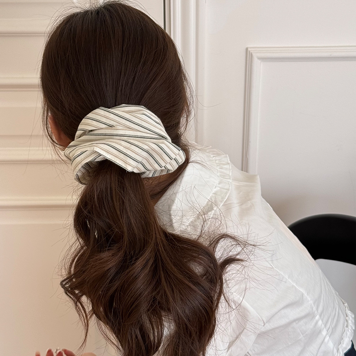 New cute and high-end large intestine hair band, Korean striped puffy hair band, no damage to hair, large intestine hair band for women Application Scenario