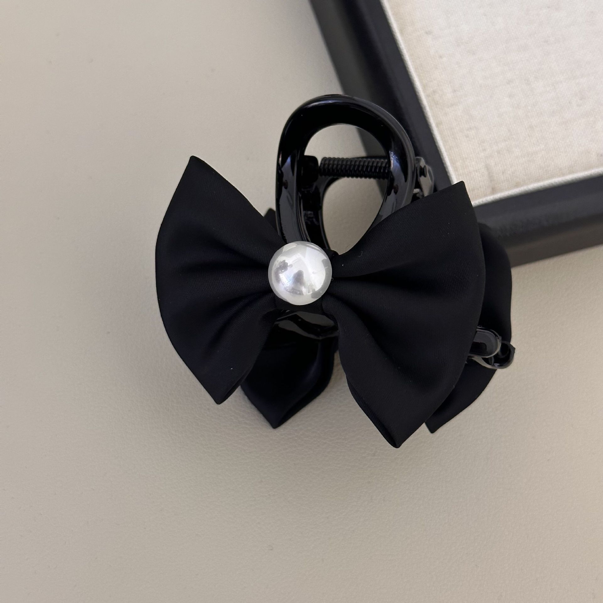 Velvet bow ~ Velvet pearl delicate hair clipper, short hair clip, back of the head updo, Korean shark clip undefined