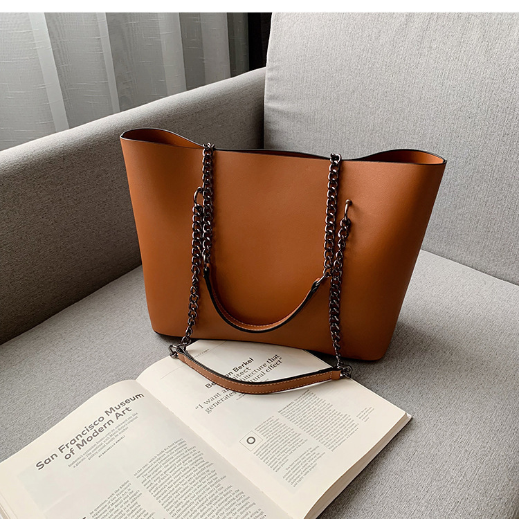 The 2020 new Korean-style chain tote bag with large capacity for women is a versatile and fashionable summer shoulder bag Specification image