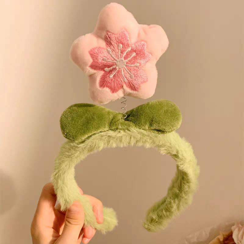 Cute cartoon plush hairband for women 2026 new style, special headband for washing face, makeup, mask application, hair pressing, hairpin headwear undefined