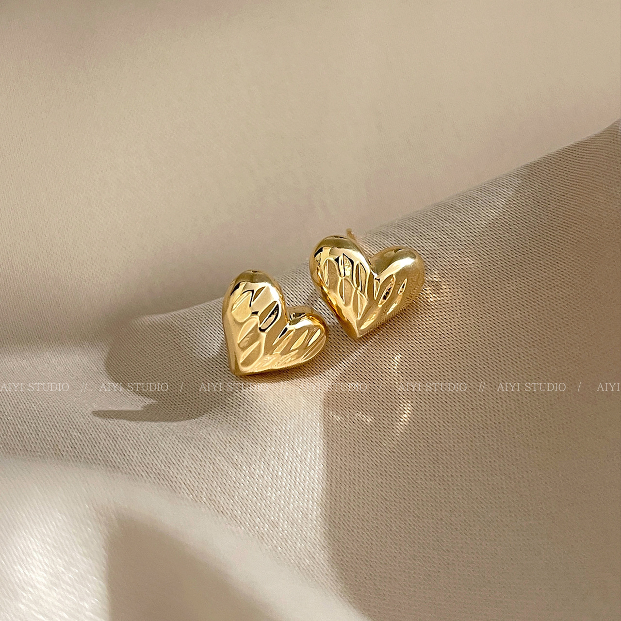 The new 2024 golden heart-shaped stud earrings for women are small, exquisite and cold style earrings with a niche design and a sense of high-end Application Scenario