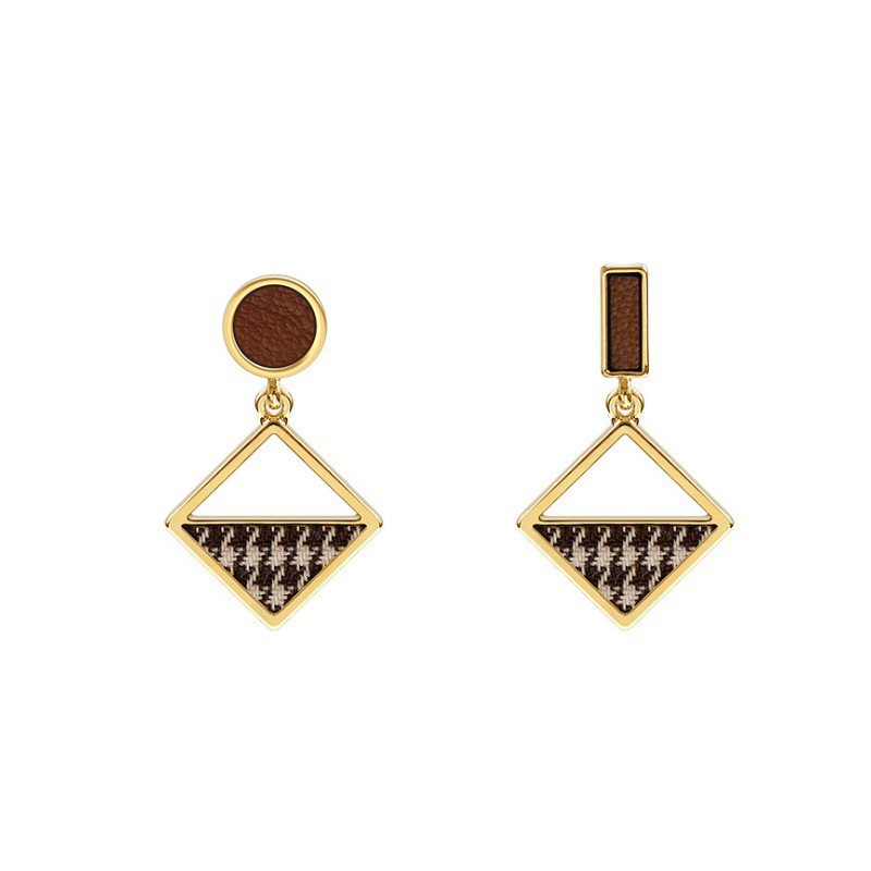 2026 New style fashionable and versatile earrings, feminine pearl stud earrings, silver needle, niche design, high-end sense earrings wholesale Item Picture