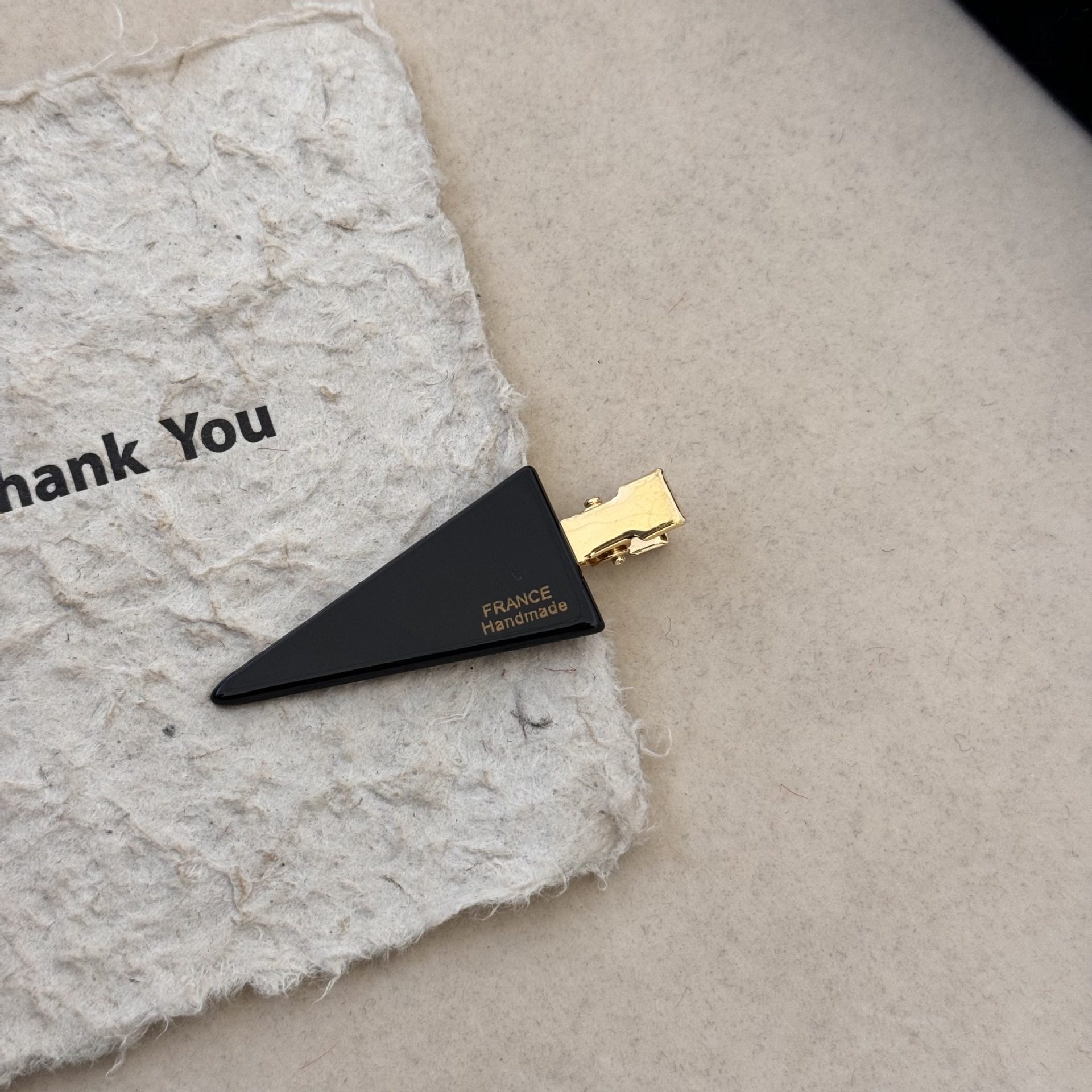 Shen Yue's same gold label design triangular makeup clip, cute and girlish retro hair clip, versatile and seamless clip, bangs clip undefined