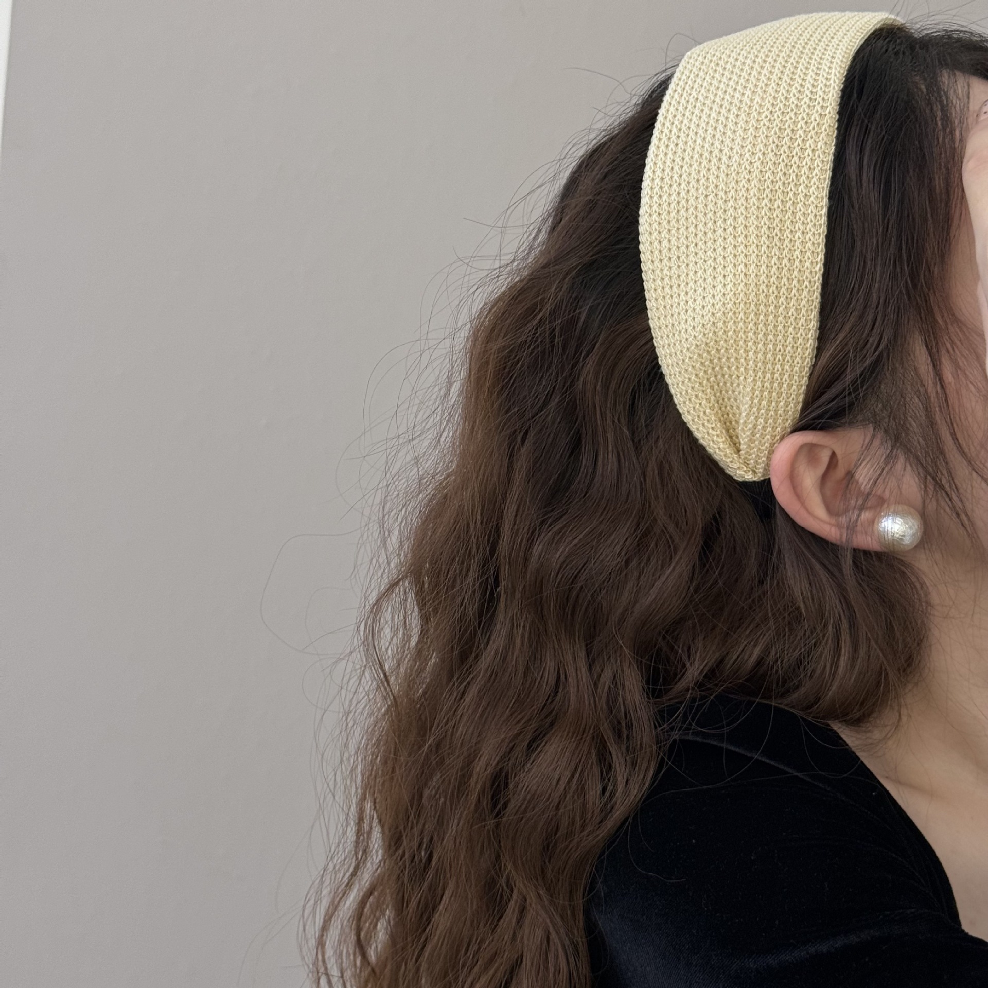 The wide-brimmed knitted headband of the same style as Yi Mengling's is a new versatile Korean woolen headband. It's a fashionable headband for women to go out in autumn and winter Specification image