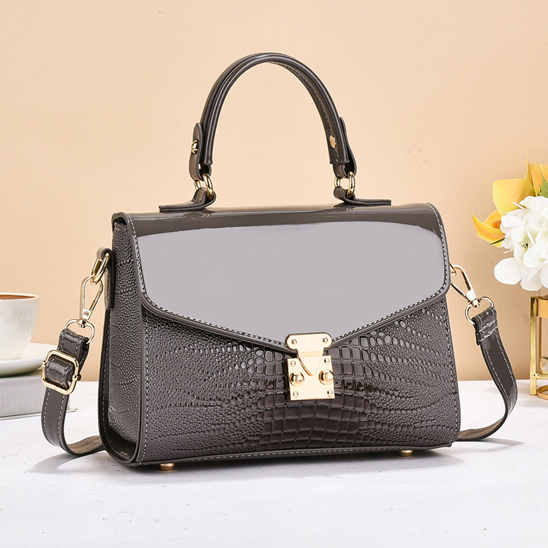 Manufacturer's foreign trade fashionable, versatile, trendy single-shoulder crossbody, popular small women's bag, new women's summer bag, ladies' undefined