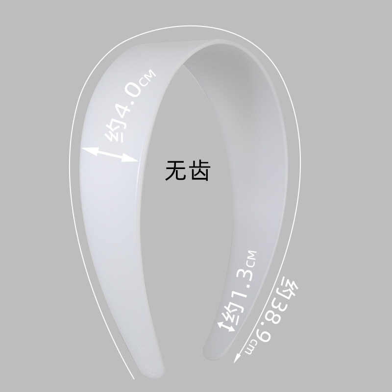 The plastic hair band with a smooth board base has a 5.0cm arc width. The black fabric headband is widened and lengthened. DIY handmade hair accessory Specification image