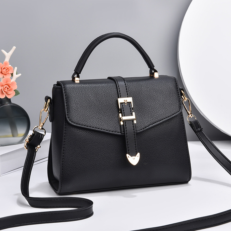 This year, women's small bags are in vogue. The 2025 new, fashionable and versatile single-shoulder crossbody bag is a bestseller details Picture