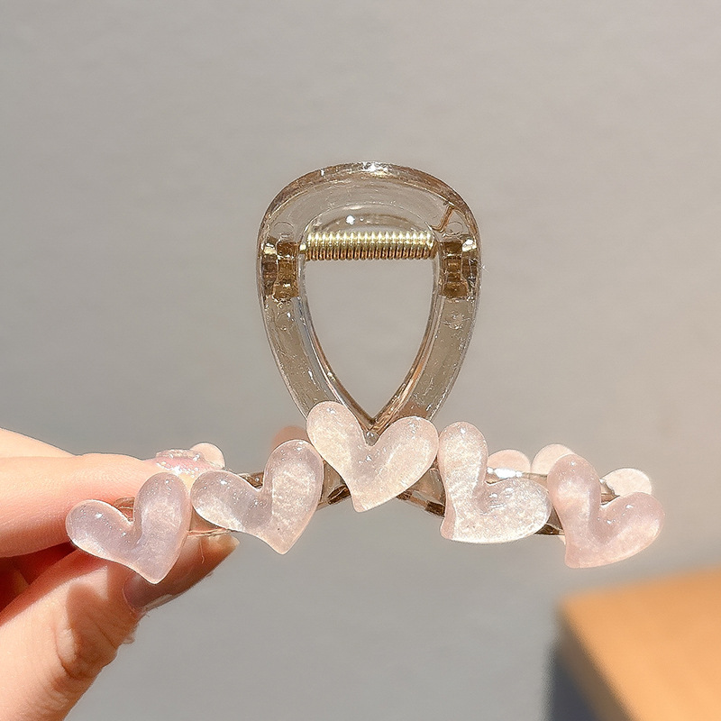 Simple jelly heart-shaped hairpin at the back of a woman's head, exuding a high-end and elegant charm. Shark clip, semi-tied hair accessory, hairpin undefined