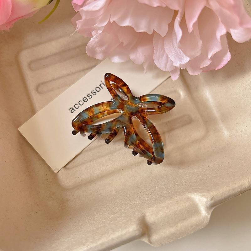 High-quality acetic acid triangle clip women's 2026 new high-end style, shark clip hair clip, semi-tied hair accessory undefined