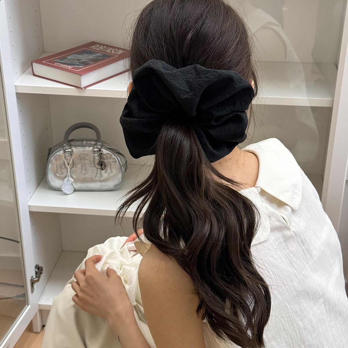 The energetic forest-themed solid color printed textured large intestine hair band is a versatile and refreshing bun hair band for girls going out Specification image