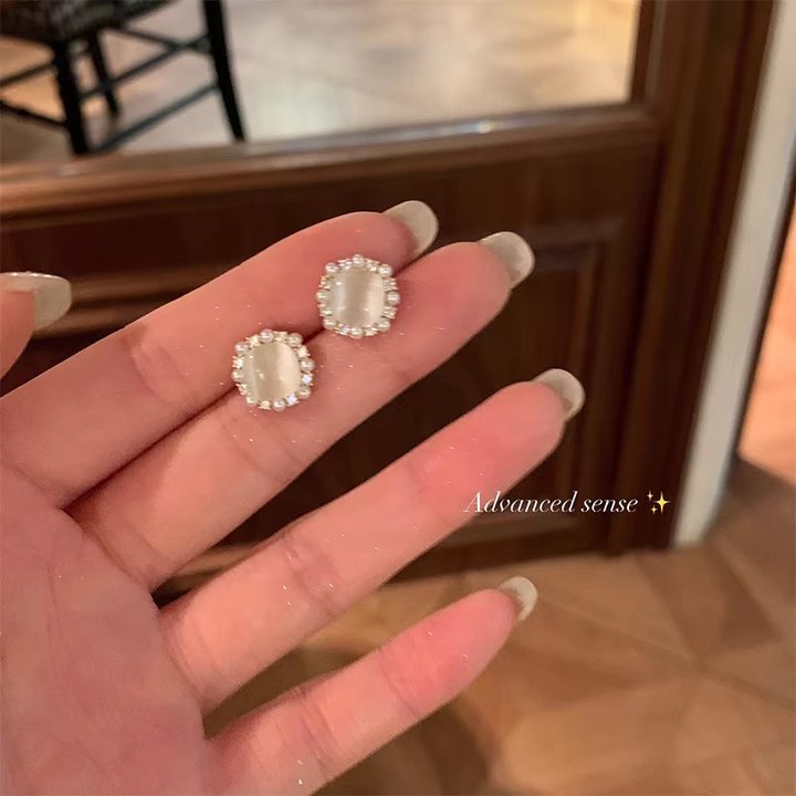 Zirconium rose flower earrings with a light luxury and high-end feel, stud earrings, a 2026 bestseller for women, are versatile and niche earrings for summer commutes undefined