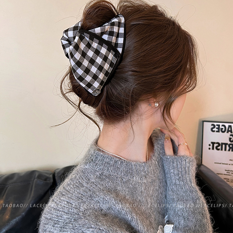 Korean-style black and white checkered triangular grab clip, large satin pearl shark clip hairpin, women's high-end hairpin headwear full image