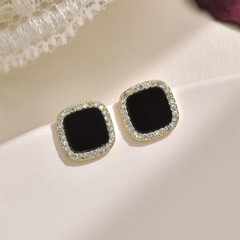 Sweet and cool style heart-shaped pearl stud silver needle 2024 new trendy and internet-famous design earrings, personalized and elegant earrings undefined