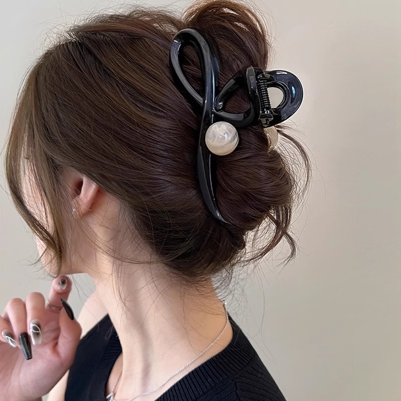High-end Maillard Grab clip, large size for women, 2025 new style, shark clip at the back of the head, hair clip, elegant hair accessory for summer Specification image