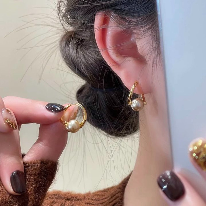 Silver exquisite ear buckles, light luxury and high-end earrings, women's niche design, fashionable, simple and versatile, elegant earrings with silver needles undefined