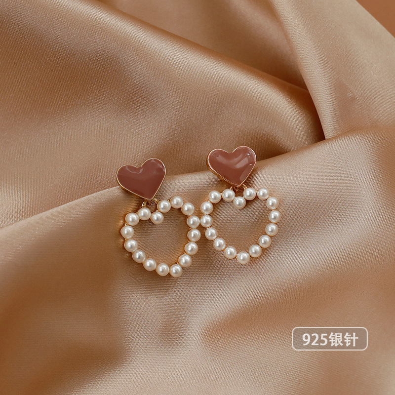 2026 New style fashionable and versatile earrings, feminine pearl stud earrings, silver needle, niche design, high-end sense earrings wholesale undefined