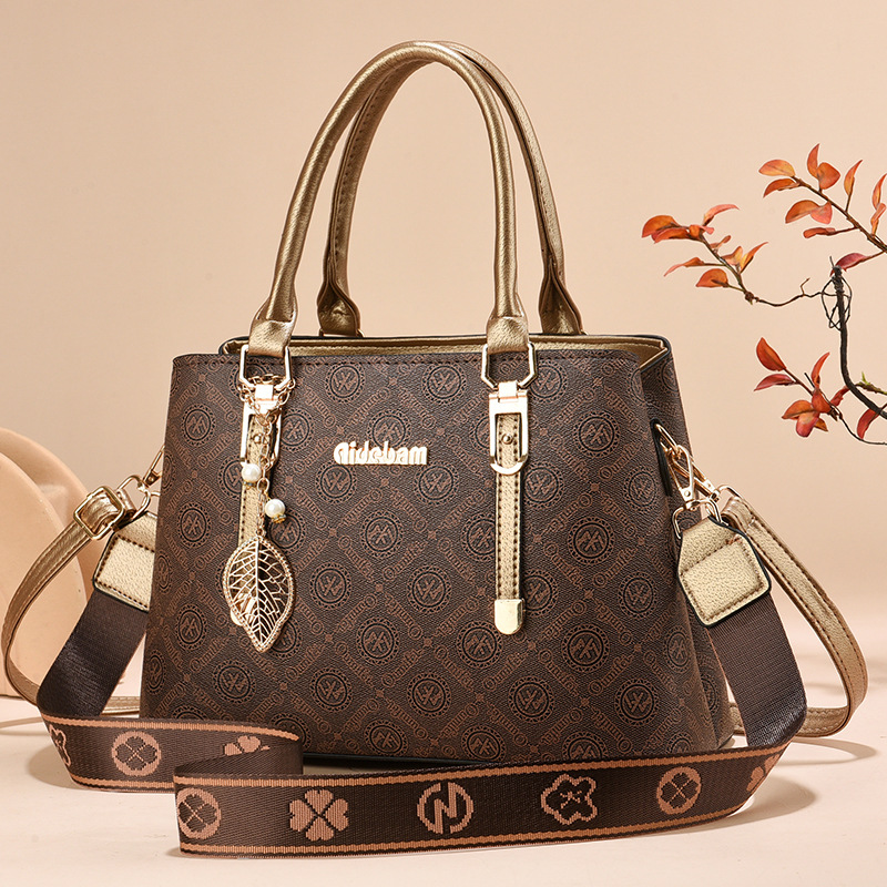 The 2025 new single-shoulder bag is trendy, fashionable and versatile. It's a great gift. It's a single-shoulder crossbody bag from an export manufacturer with a large capacity for women undefined