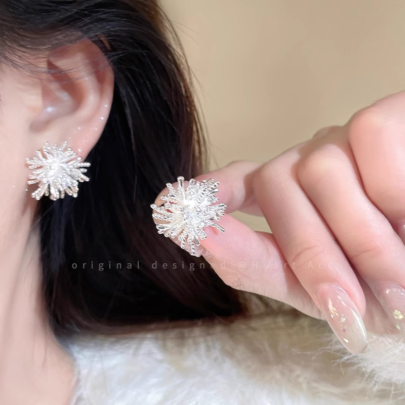 Exquisite firework zircon stud earrings for women 2026 new style, light luxury, high-end and grand earrings, atmosphere, round face earrings