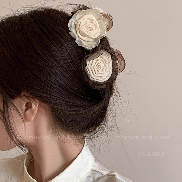 New Chinese-style dried rose hair clip for women with a high-end feel 2025 new flower semi-tied hair clip for the back of the head Application Scenario