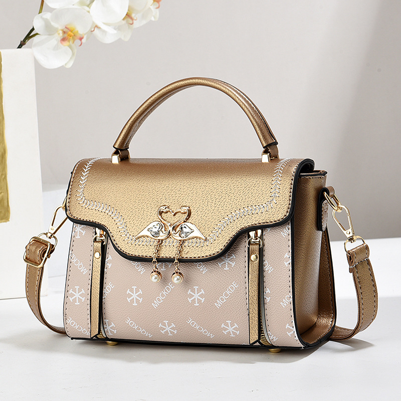 In 2025, this is a best-selling single-shoulder women's fashion brand for foreign trade. It's a new versatile summer crossbody bag for women undefined
