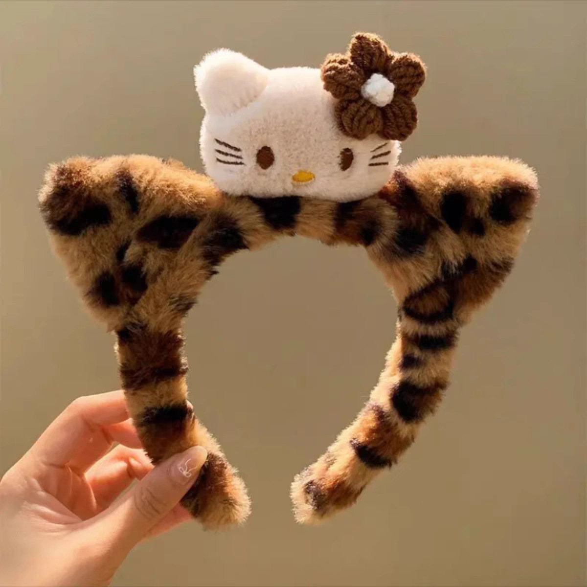 Cute cartoon plush hairband for women 2026 new style, special headband for washing face, makeup, mask application, hair pressing, hairpin headwear undefined