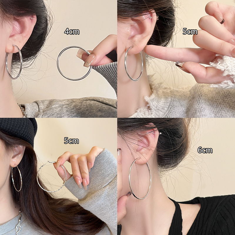 The 2024 new best-selling exaggerated ring earrings for women exude a light luxury and high-end feel. The plain ring ear buckle earrings are suitable for round face ear rings Specification image