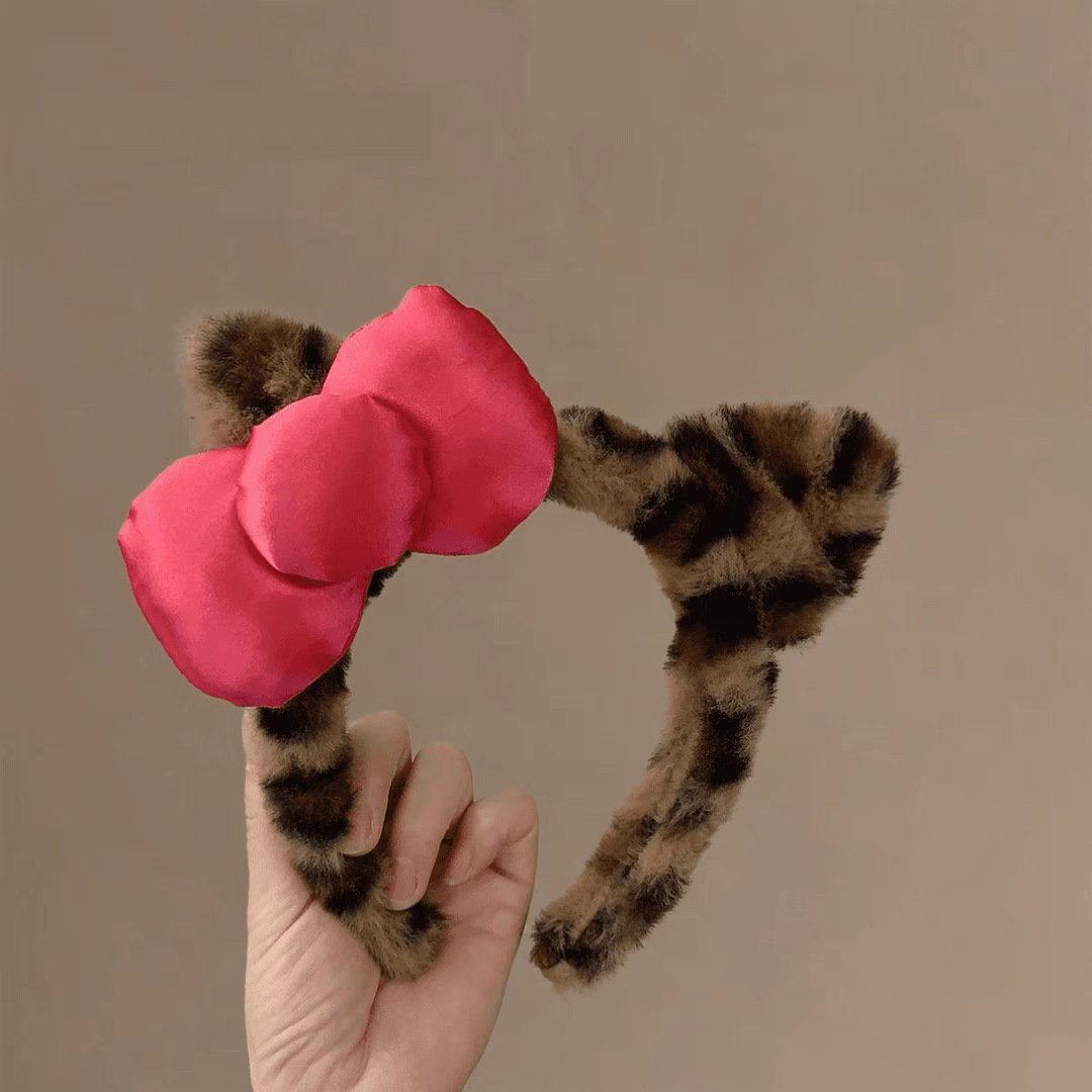 Cute cartoon plush hairband for women 2026 new style, special headband for washing face, makeup, mask application, hair pressing, hairpin headwear undefined