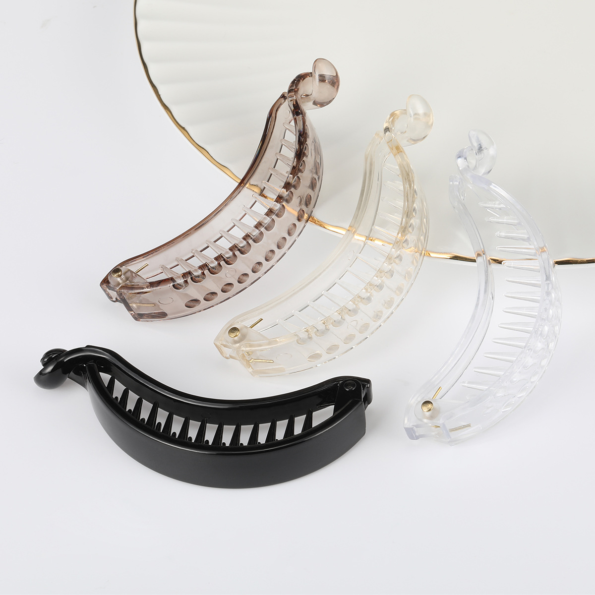 The high-end twist clip, banana clip, new style hair clip for women with a lot of hair on the back of the head, vertical clip, ponytail clip and headwear full image