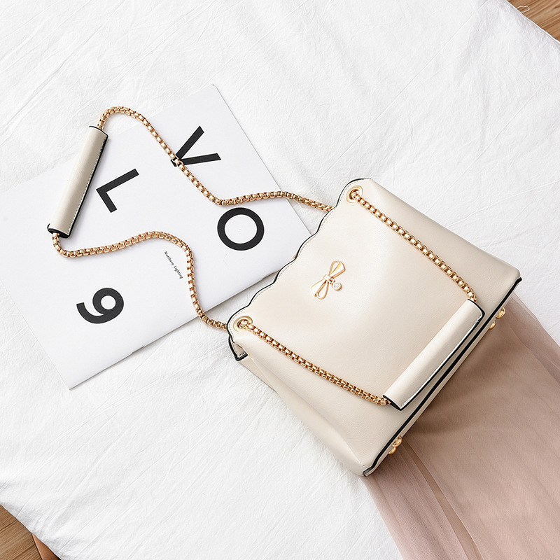 The manufacturer's autumn and winter stylish small bag for women, 2025 new Korean style, fashionable and versatile, trendy single-shoulder crossbody bag for ladies Application Scenario
