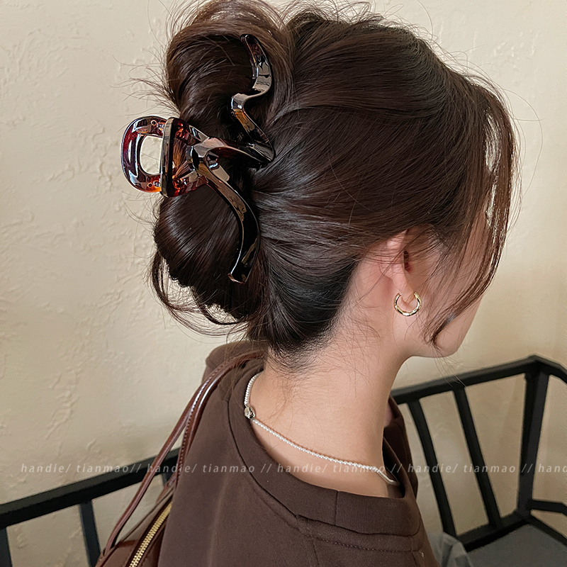 Amber wave hair clip for women 2025 new high-end style, large hair volume, shark clip for the back of the head Application Scenario