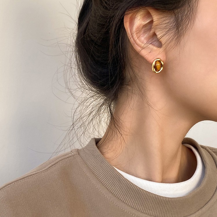 Wholesale of 925 Silver Needle Maillard Geometric Stud Earrings and Accessories for Women's 2024 New bestsellers with a retro atmosphere Application Scenario