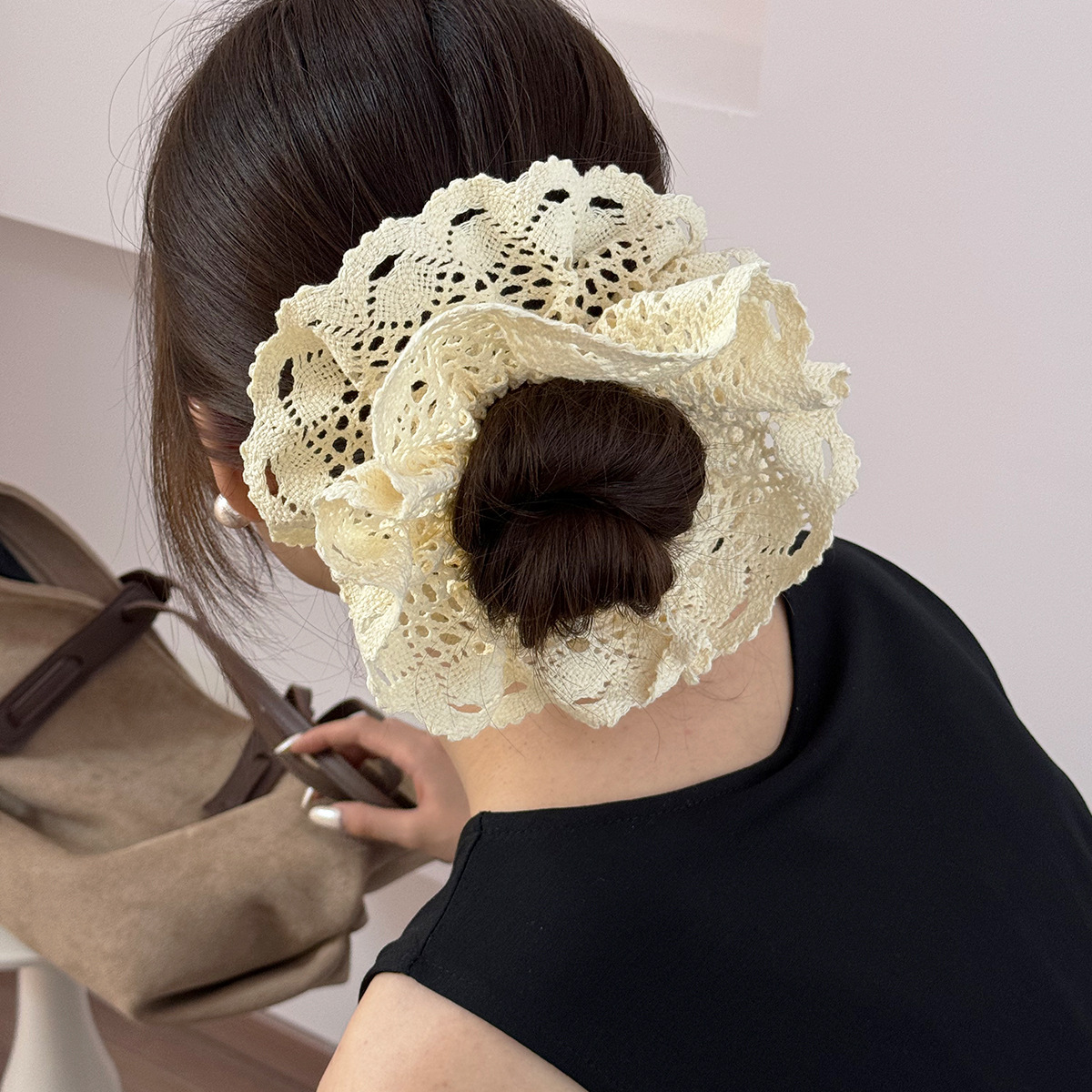 New stylish large-sized hair band for women, multi-layered sweet large intestine hair band, embossed embroidery, hollowed-out lace edge headwear, hair tie