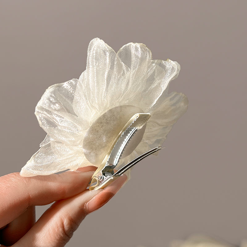 White Moonlight Organza Camellia Hairpin for Women, side bangs clip, seaside photo atmosphere hairpin, duckbill clip details Picture