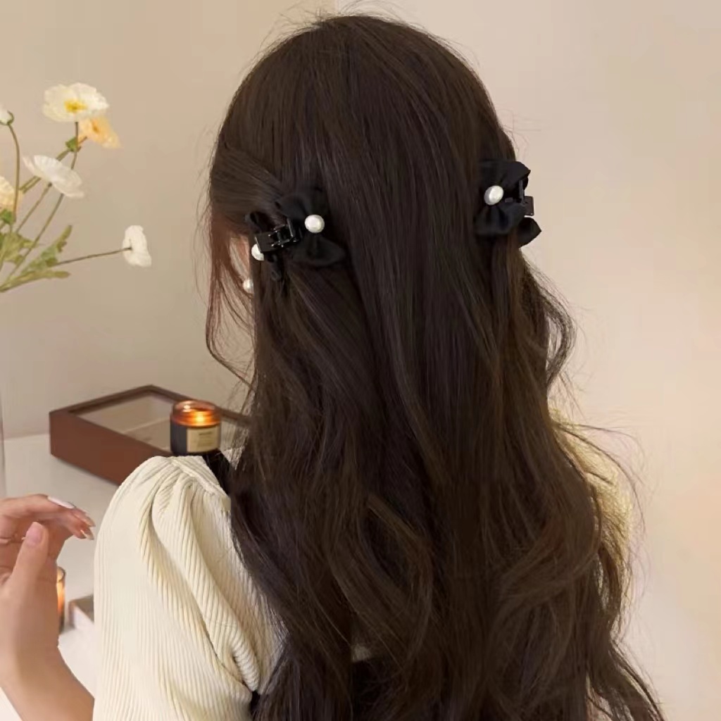 Black bow pearl small claw clips for women's side forehead fringe clips, sweet and elegant princess hair clips full image