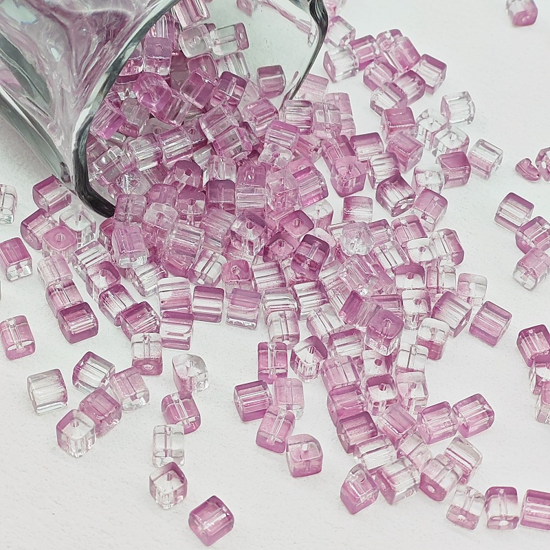 مصنوعة من سوار مصنوعة من سوار مصنوعة يدوياً من محرز رز مكعّب متدرج قدره 7 ملم undefined