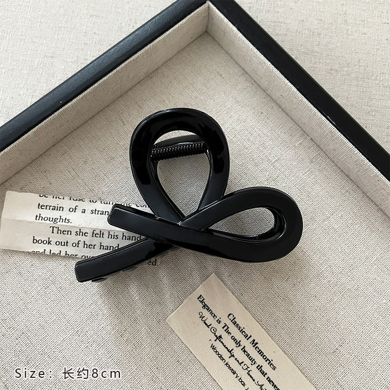 Simple and elegant semi-tied hair clips, medium-sized updo hair clips, shark clips, versatile and stylish headwear, fish tail clips for children undefined