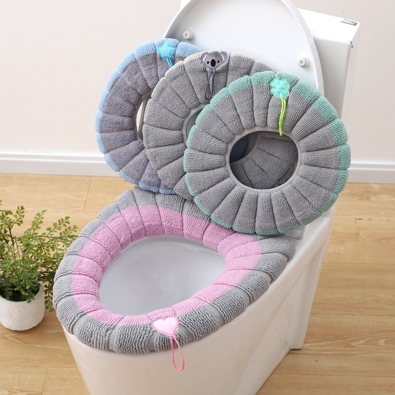 Nordic-style color-blocking handle toilet seat cover, plush knitted toilet seat cover, winter warm toilet seat, household toilet seat cover Application Scenario