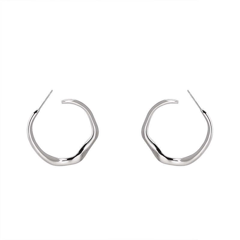 فالفضة غير المنتظمة ذات أذنان كبيرتان جدا Item Picture