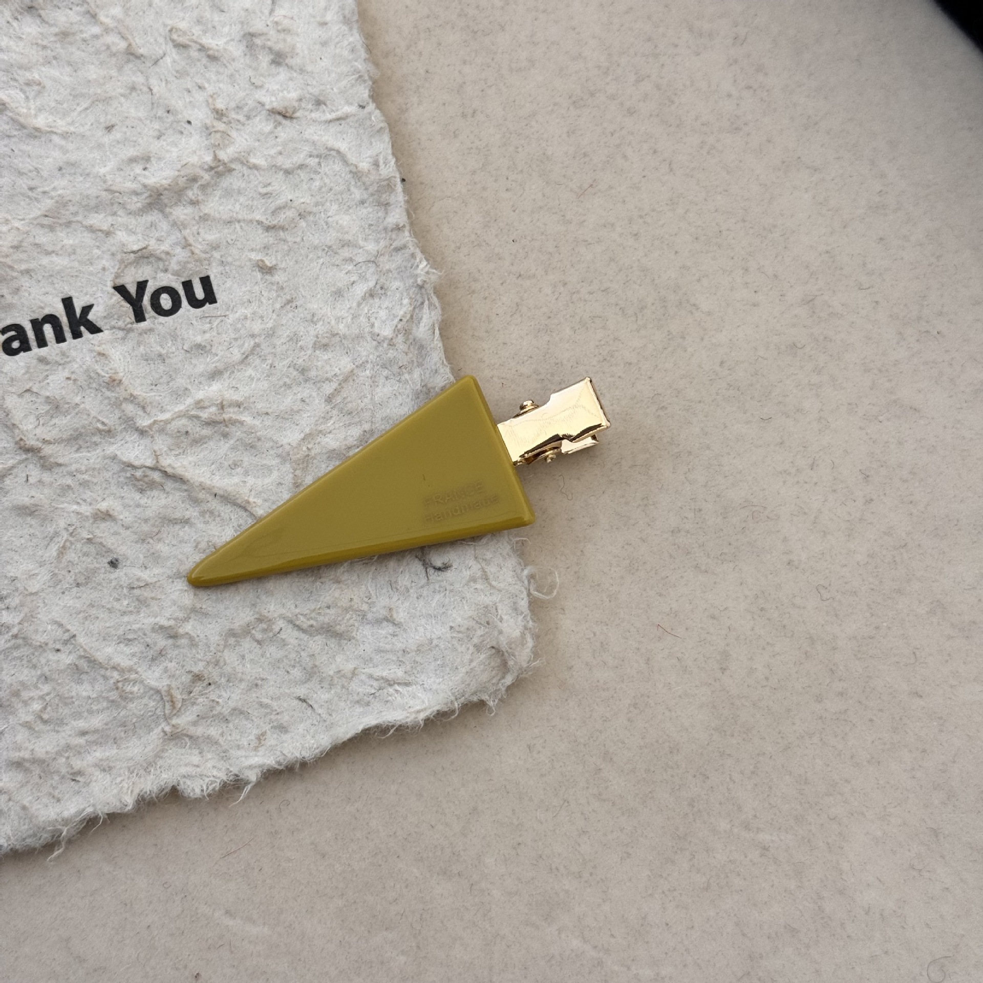 Shen Yue's same gold label design triangular makeup clip, cute and girlish retro hair clip, versatile and seamless clip, bangs clip undefined
