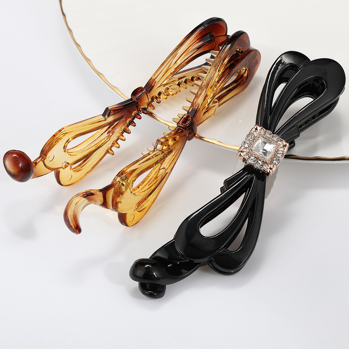 A new elegant and anti-slip bow tie hair clip with a 10.5-centimeter shiny banana clip and a small volume in South Korea details Picture