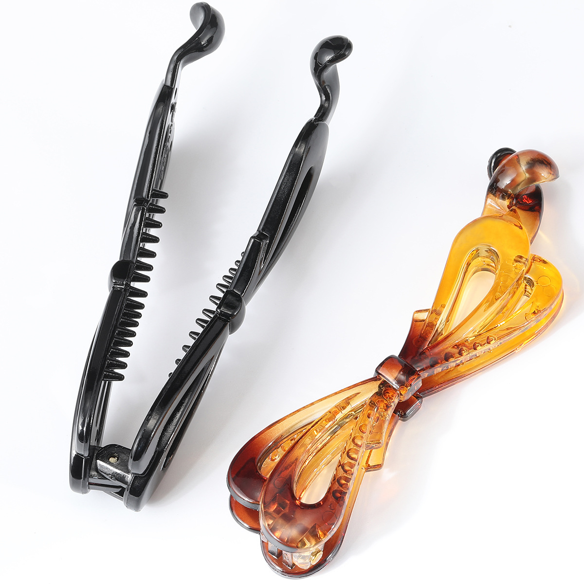A new elegant and anti-slip bow tie hair clip with a 10.5-centimeter shiny banana clip and a small volume in South Korea Application Scenario