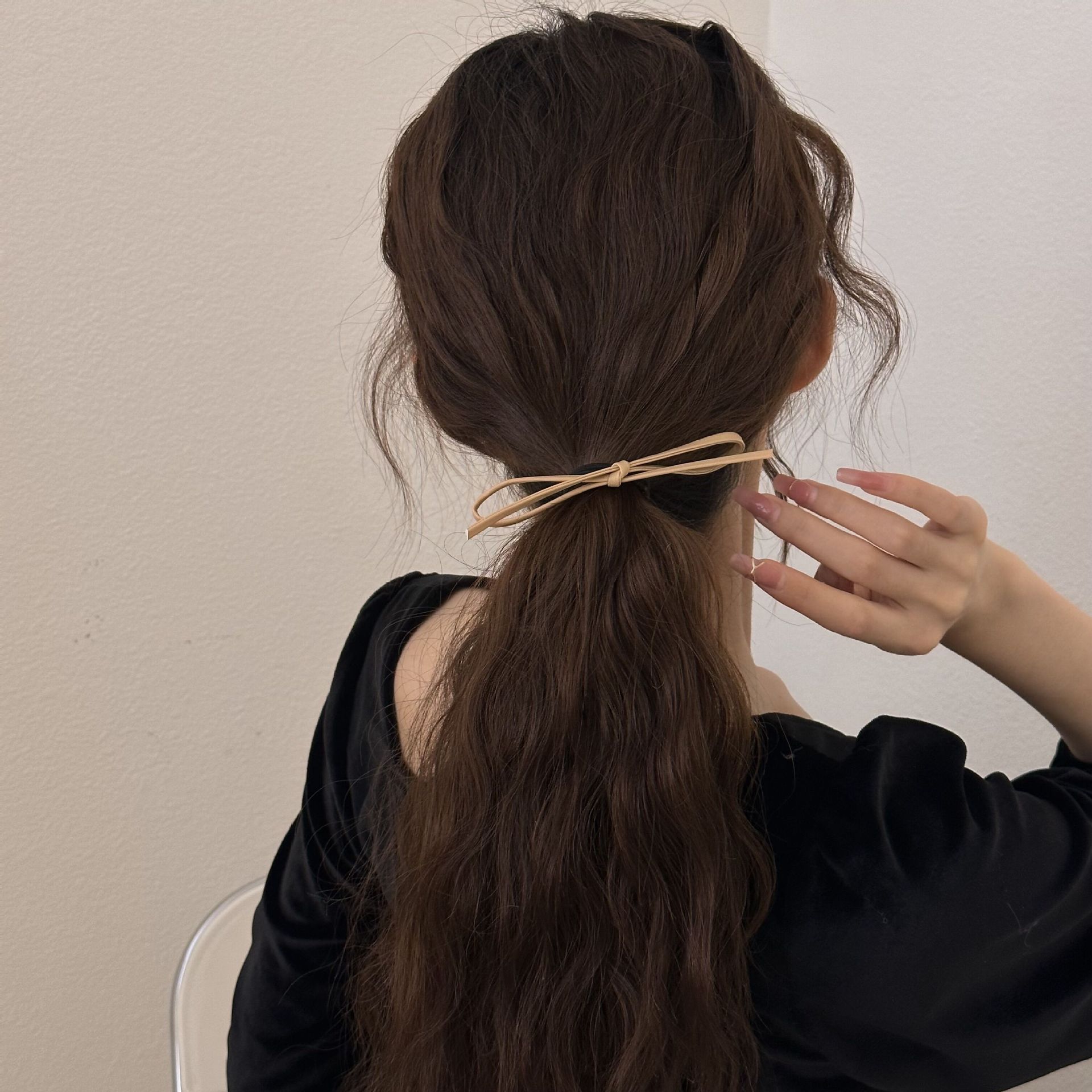 Korean-style simple butterfly tie hair band, girls' high school elastic back head bun hair band hair rope ponytail magic tool Application Scenario