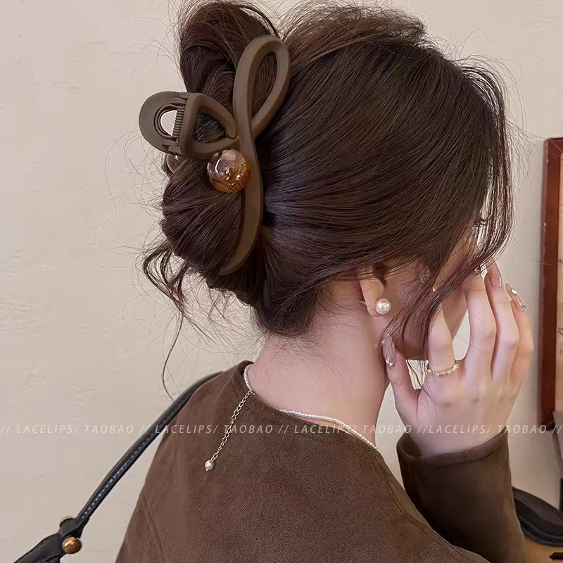 High-end Maillard Grab clip, large size for women, 2025 new style, shark clip at the back of the head, hair clip, elegant hair accessory for summer undefined