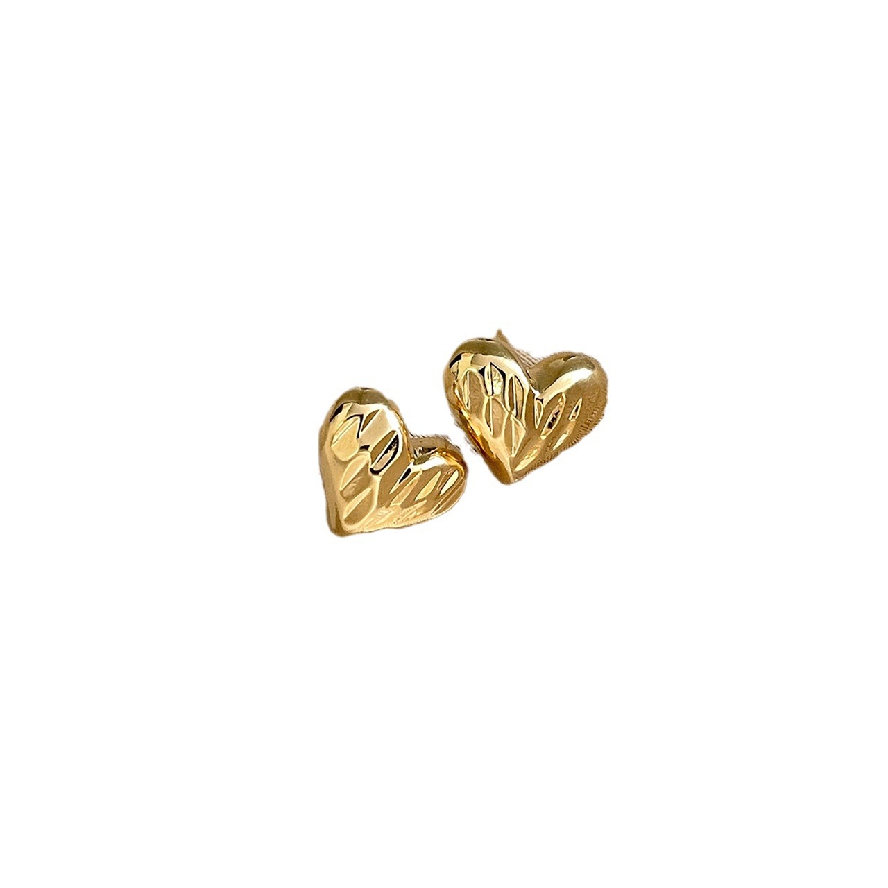 The new 2024 golden heart-shaped stud earrings for women are small, exquisite and cold style earrings with a niche design and a sense of high-end Item Picture