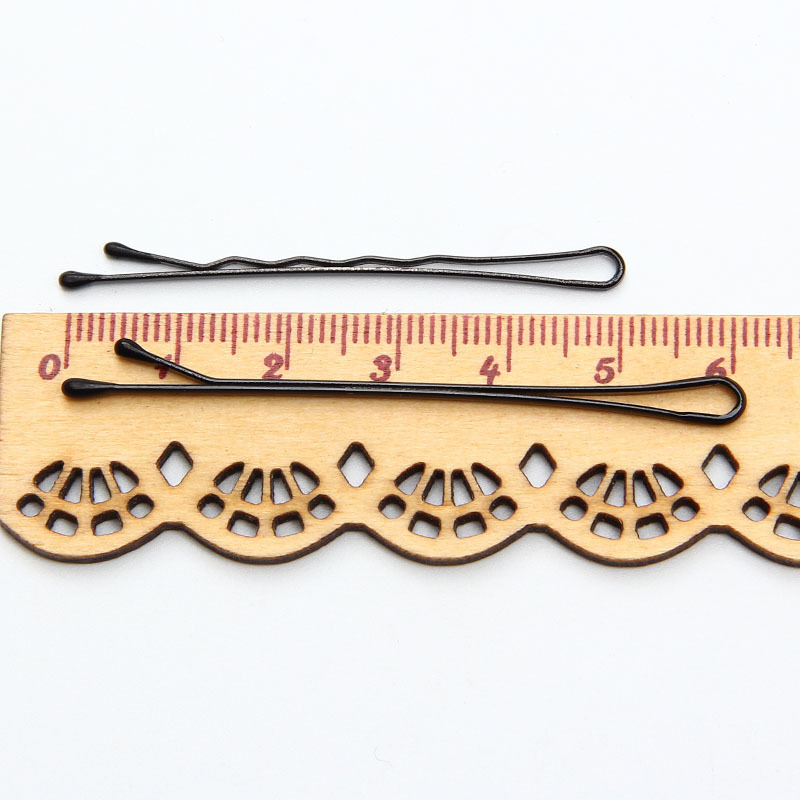 Korean version black straight steel clip fruit pattern hair clip set, durable flow paint process straight clip wavy small edge clip Application Scenario