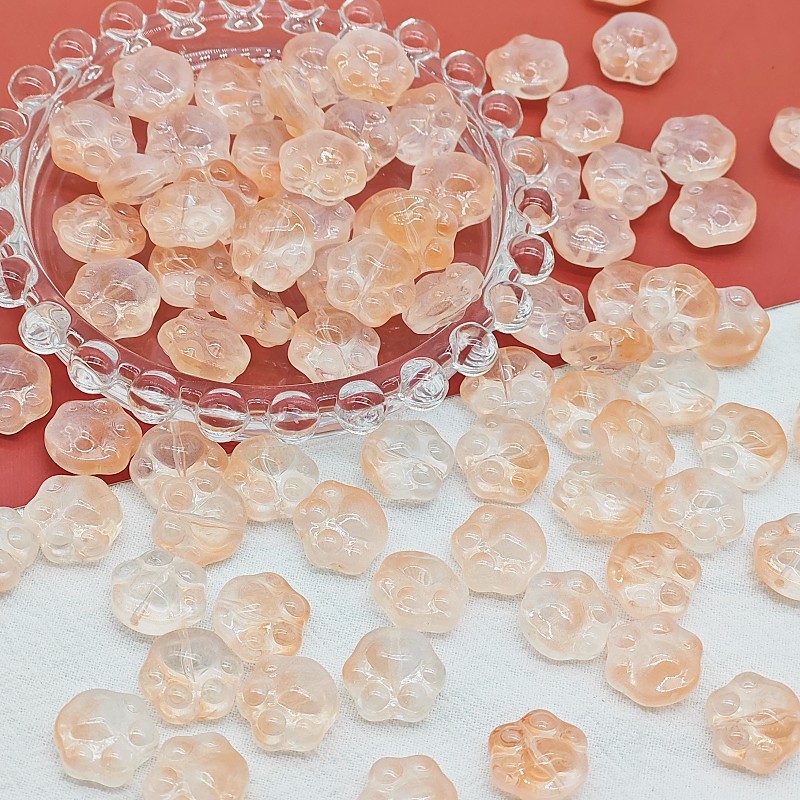 Wholesale of cute glass cat paw and bear paw gradient straight hole beaded material handcrafted DIY jewelry and hand necklace accessories Application Scenario