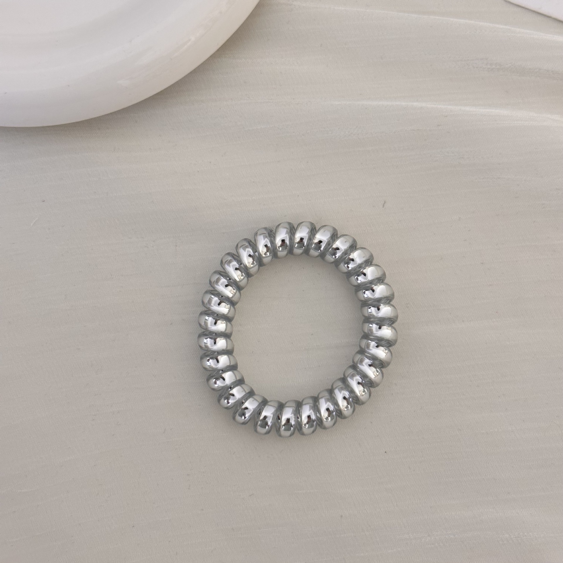 Silver telephone line hair band for women 2024, a new, high-end and cool style, wind power coil hair band, leather band hair accessory for women undefined