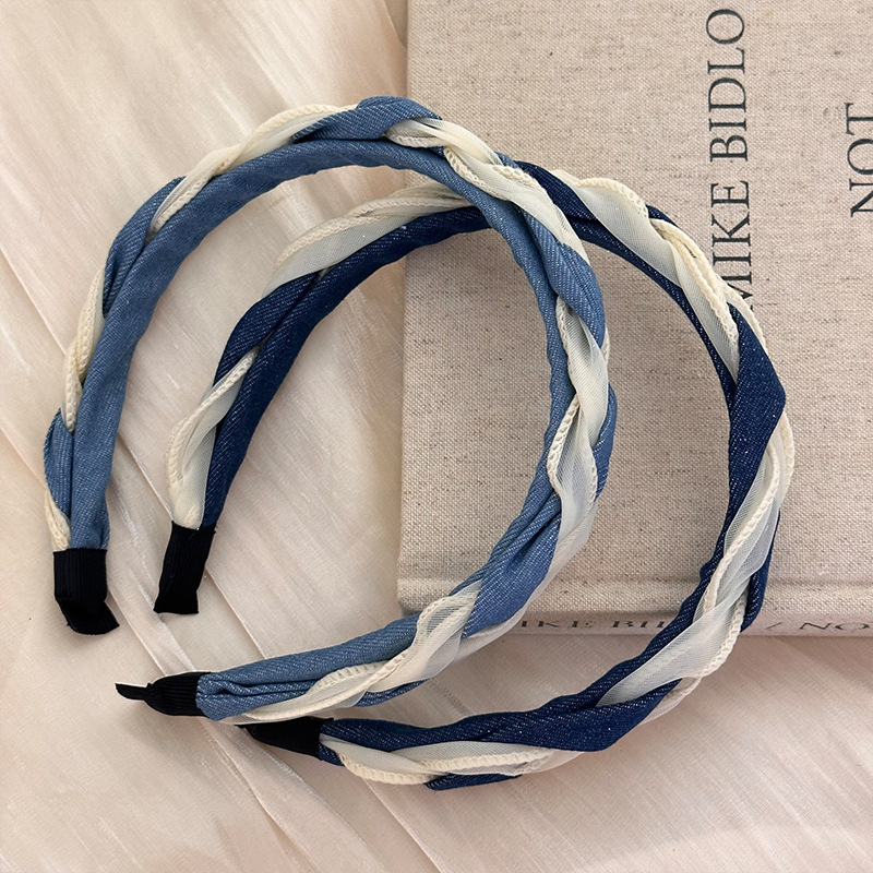 The new denim super fairy mesh woven hairband exudes a delicate and elegant charm. The headband is simple and refreshing. The hair accessory is fashionable and the hair tie is tight The new denim super fairy mesh woven hairband exudes a delicate and elegant charm. The headband is simple and refreshing. The hair accessory is fashionable and the hair tie is tight